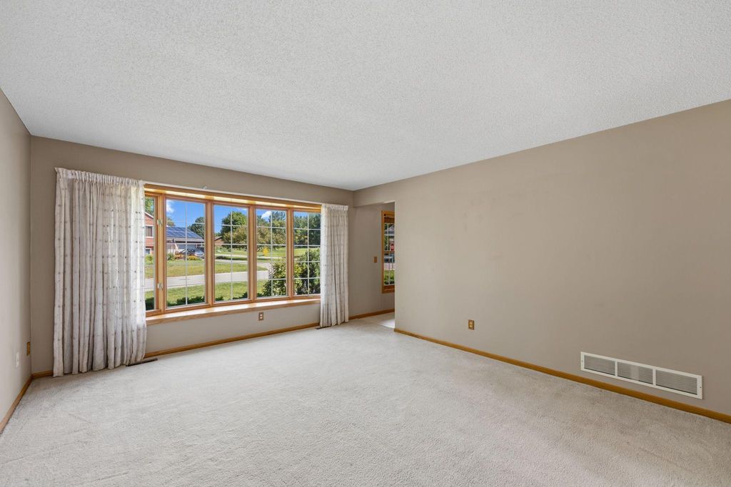 8020 Hidden Court, Chanhassen, MN 55317 — photo 4