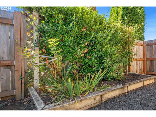 10175 Sw HIGHLAND Dr, Portland, OR 97224