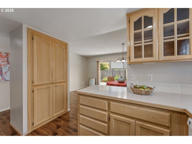 10175 Sw HIGHLAND Dr, Portland, OR 97224