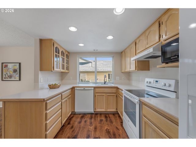 10175 Sw HIGHLAND Dr, Portland, OR 97224