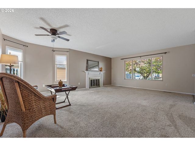 10175 Sw HIGHLAND Dr, Portland, OR 97224
