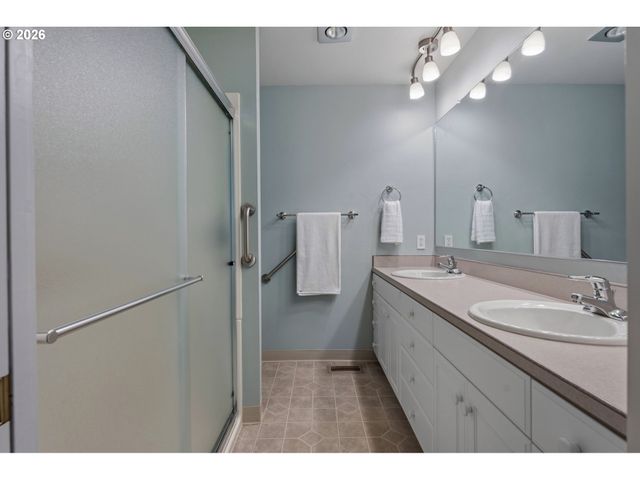 10175 Sw HIGHLAND Dr, Portland, OR 97224