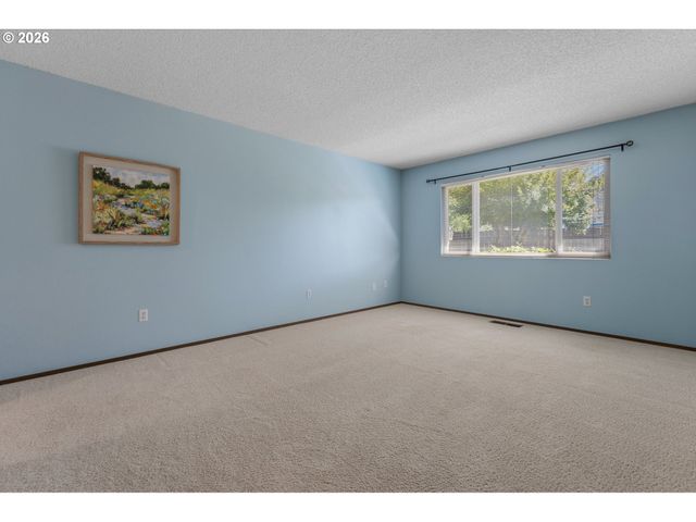 10175 Sw HIGHLAND Dr, Portland, OR 97224