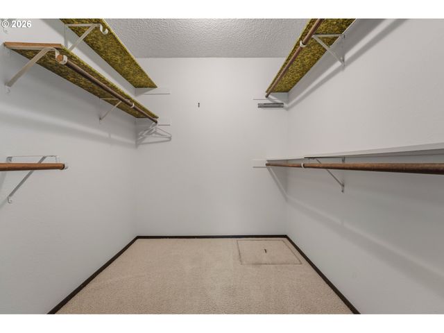 10175 Sw HIGHLAND Dr, Portland, OR 97224