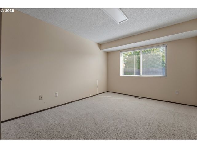 10175 Sw HIGHLAND Dr, Portland, OR 97224