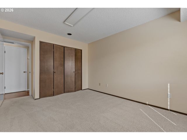 10175 Sw HIGHLAND Dr, Portland, OR 97224