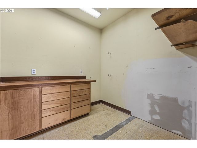 10175 Sw HIGHLAND Dr, Portland, OR 97224