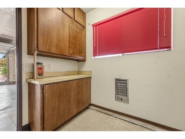 10175 Sw HIGHLAND Dr, Portland, OR 97224