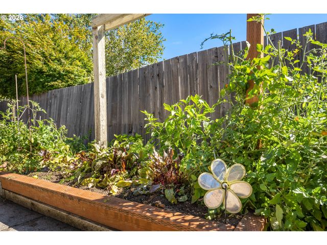 10175 Sw HIGHLAND Dr, Portland, OR 97224