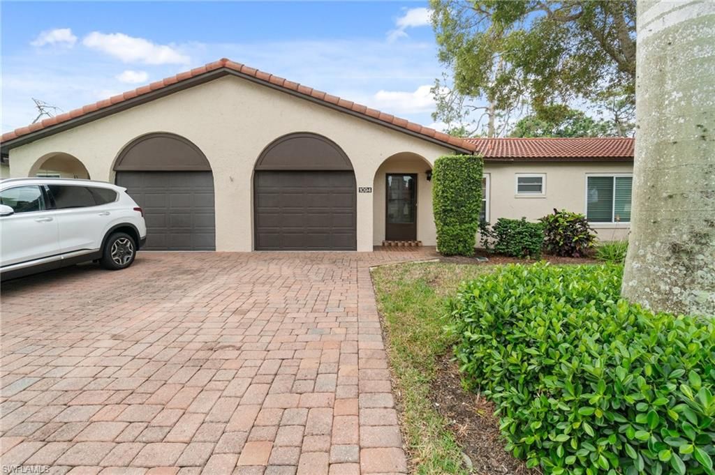 1094 Forest Lakes DR, NAPLES, FL 34105 — photo 3