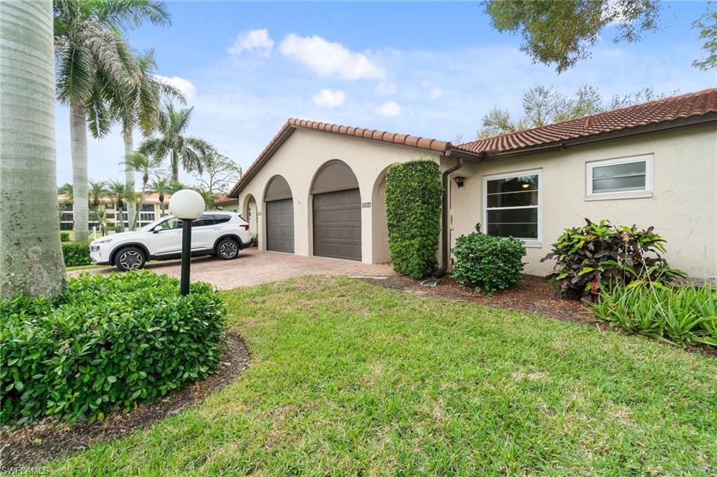 1094 Forest Lakes DR, NAPLES, FL 34105 — photo 4