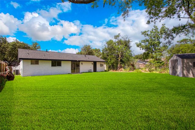 1938 Barnsley Lane, Houston, TX 77088