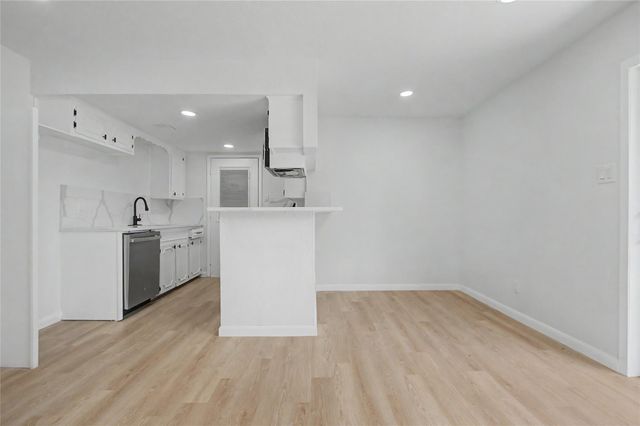 1938 Barnsley Lane, Houston, TX 77088