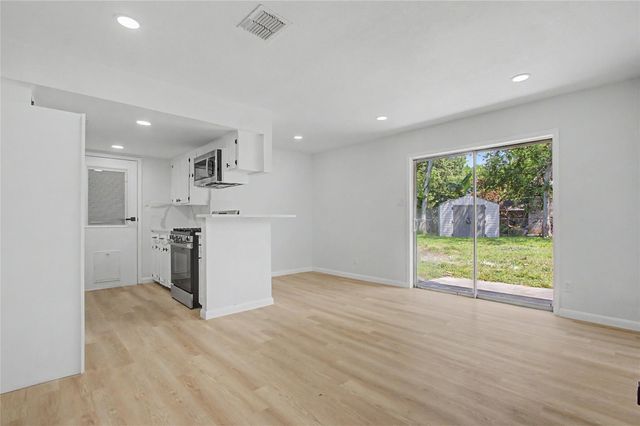 1938 Barnsley Lane, Houston, TX 77088