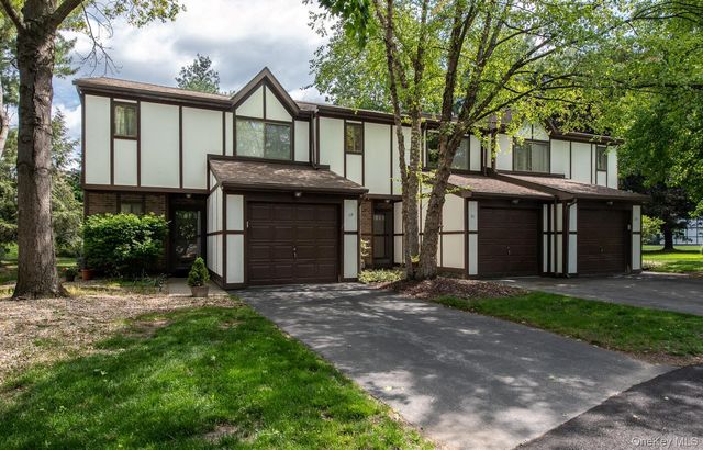 21 Topaz Run, Poughkeepsie, NY 12603