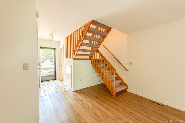21 Topaz Run, Poughkeepsie, NY 12603