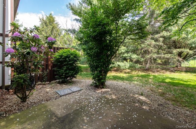 21 Topaz Run, Poughkeepsie, NY 12603