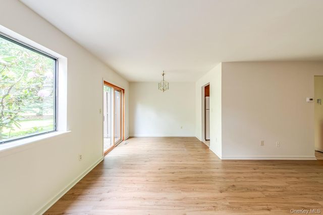 21 Topaz Run, Poughkeepsie, NY 12603