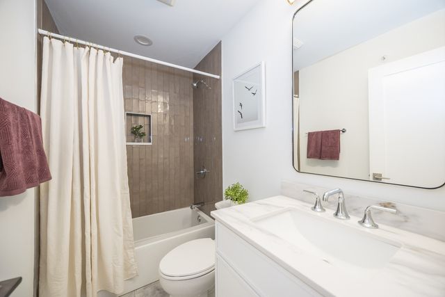 9396 Landings Lane 306, Des Plaines, IL 60016