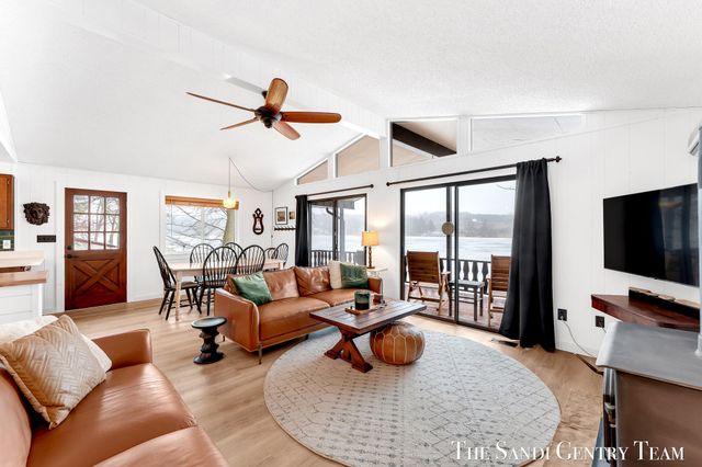 4050 W Orchard Drive, Hart Twp, MI 49420