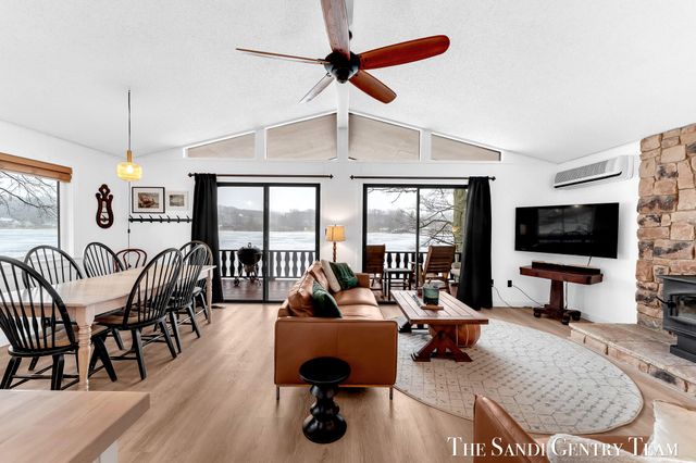 4050 W Orchard Drive, Hart Twp, MI 49420