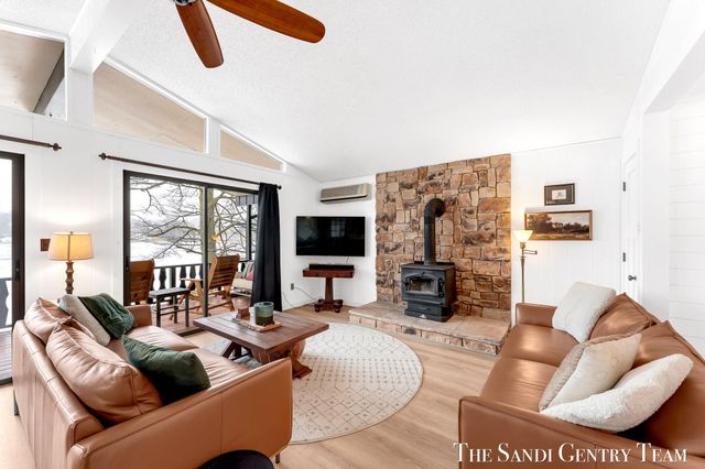 4050 W Orchard Drive, Hart Twp, MI 49420