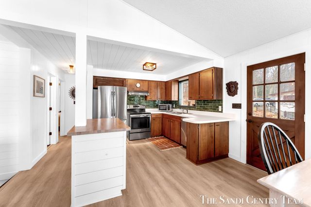 4050 W Orchard Drive, Hart Twp, MI 49420