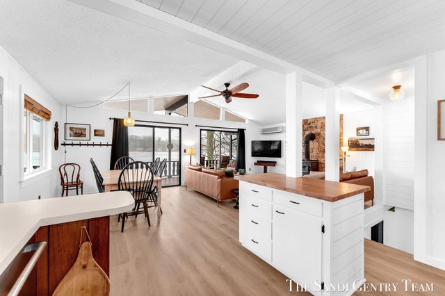 4050 W Orchard Drive, Hart Twp, MI 49420