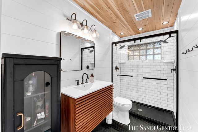 4050 W Orchard Drive, Hart Twp, MI 49420