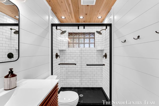 4050 W Orchard Drive, Hart Twp, MI 49420