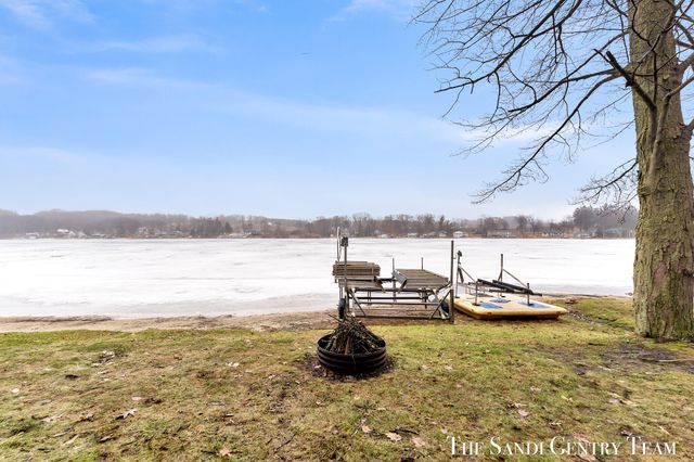 4050 W Orchard Drive, Hart Twp, MI 49420