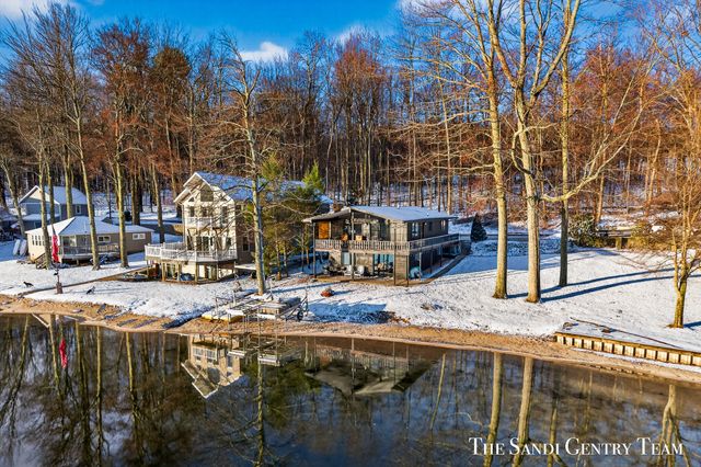 4050 W Orchard Drive, Hart Twp, MI 49420