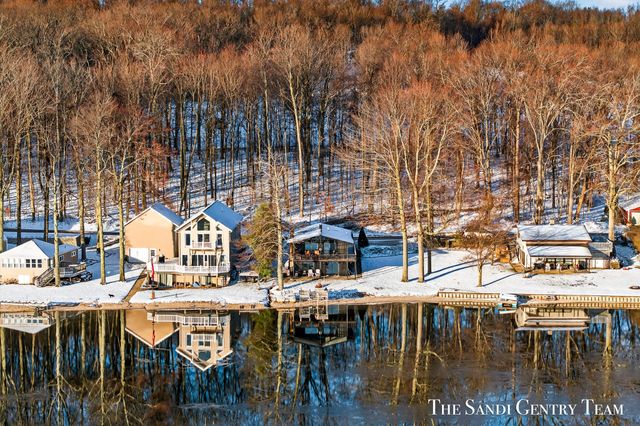 4050 W Orchard Drive, Hart Twp, MI 49420