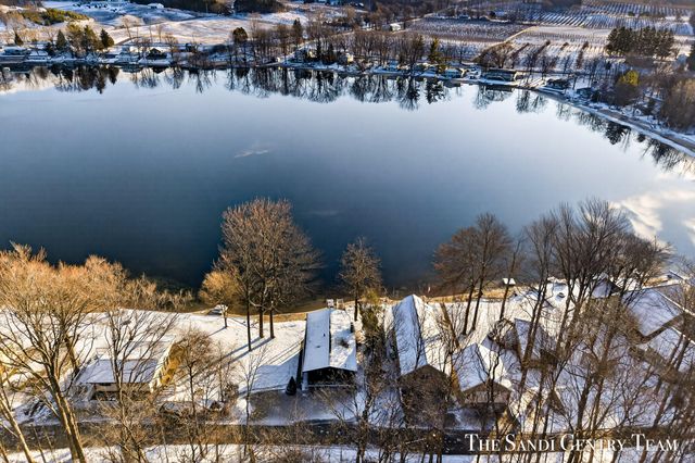 4050 W Orchard Drive, Hart Twp, MI 49420