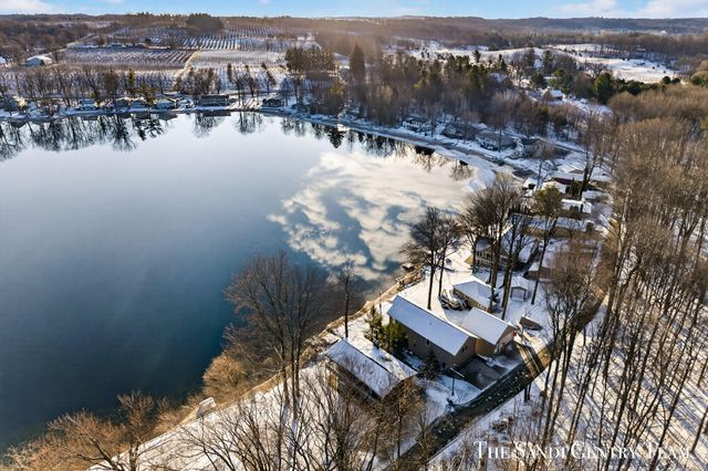 4050 W Orchard Drive, Hart Twp, MI 49420