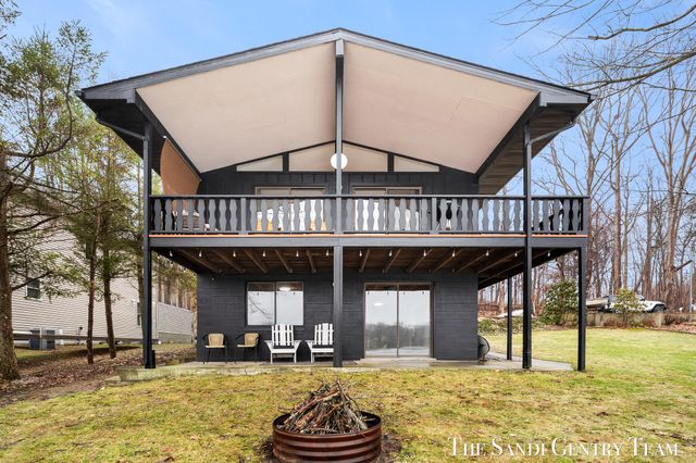 4050 W Orchard Drive, Hart Twp, MI 49420