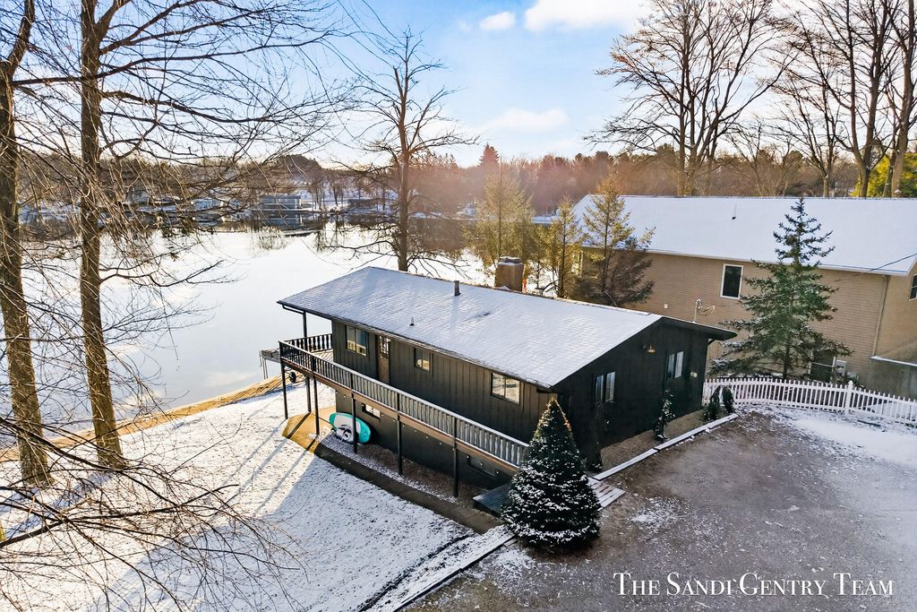 4050 W Orchard Drive, Hart Twp, MI 49420