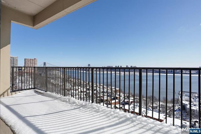 3 Horizon Road 1432, Fort Lee, NJ 07024