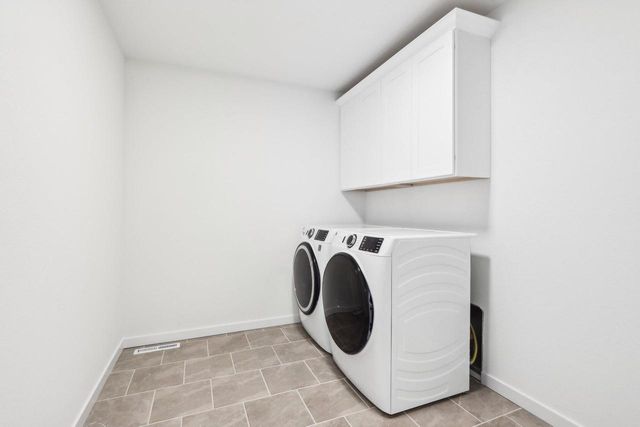 1286 Olde Highlander DRIVE, Oconomowoc, WI 53066