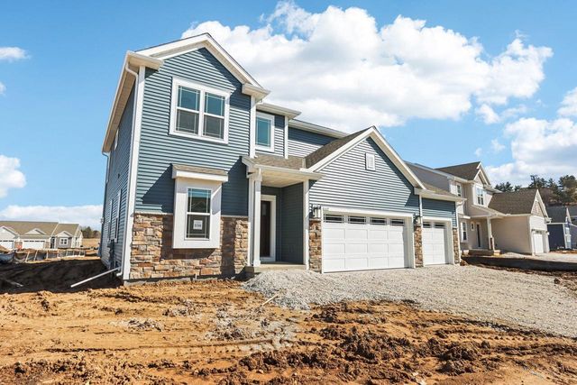 1286 Olde Highlander DRIVE, Oconomowoc, WI 53066