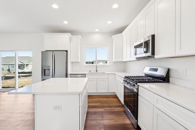 1286 Olde Highlander DRIVE, Oconomowoc, WI 53066