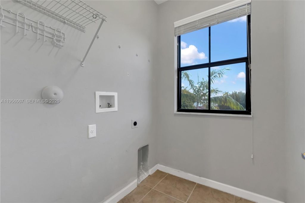 Image 18 of property listing at 3401 SE 5th St, Homestead, FL 33033