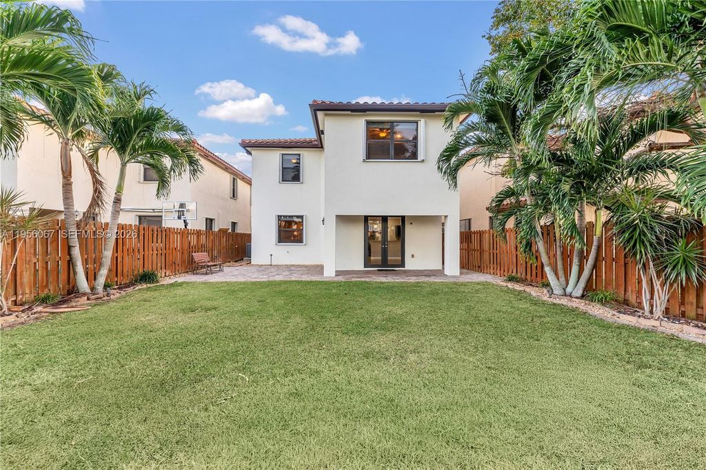 Image 21 of property listing at 3401 SE 5th St, Homestead, FL 33033