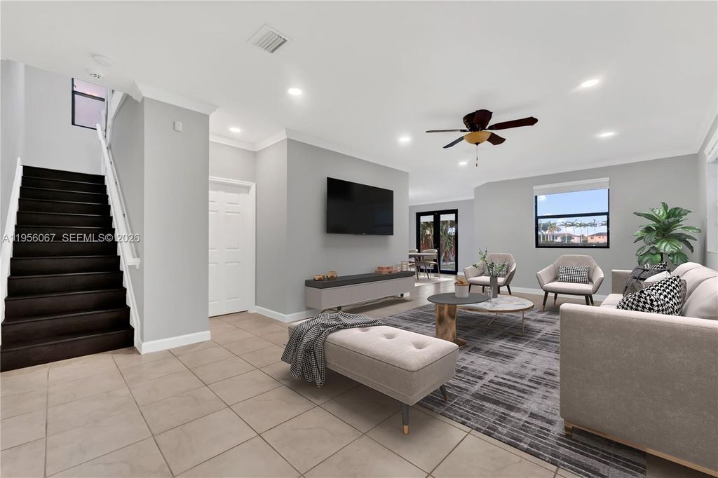 Image 3 of property listing at 3401 SE 5th St, Homestead, FL 33033