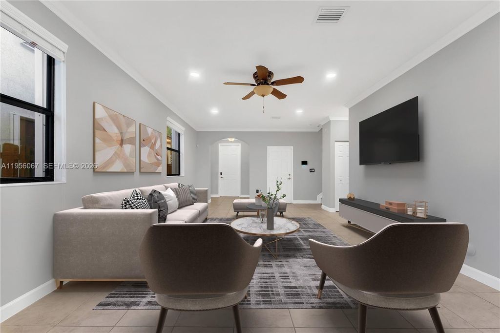 Image 4 of property listing at 3401 SE 5th St, Homestead, FL 33033