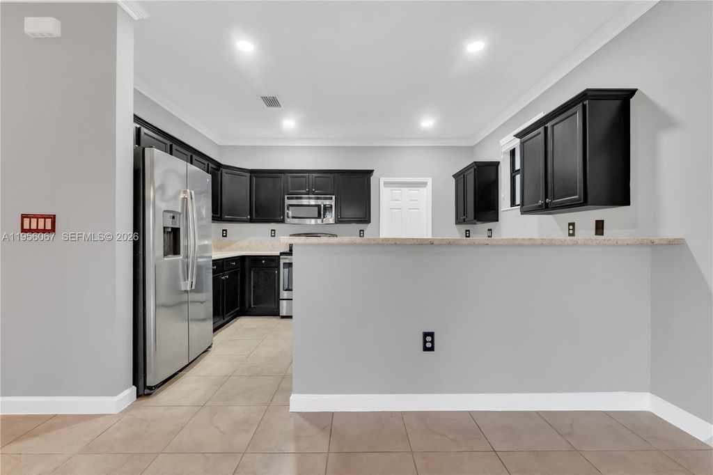 Image 8 of property listing at 3401 SE 5th St, Homestead, FL 33033