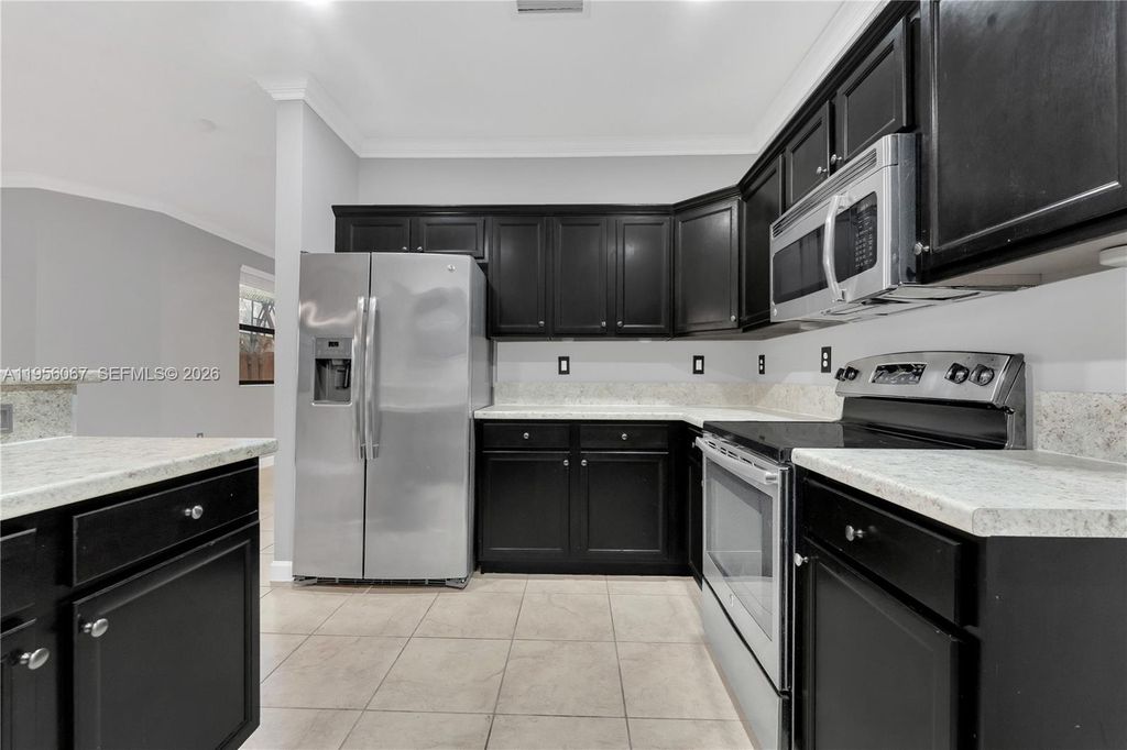 Image 9 of property listing at 3401 SE 5th St, Homestead, FL 33033