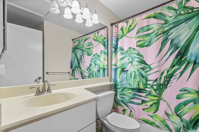 94-586 Lumiauau Street 201, Waipahu, HI 96797