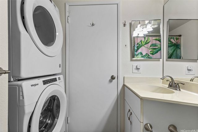 94-586 Lumiauau Street 201, Waipahu, HI 96797