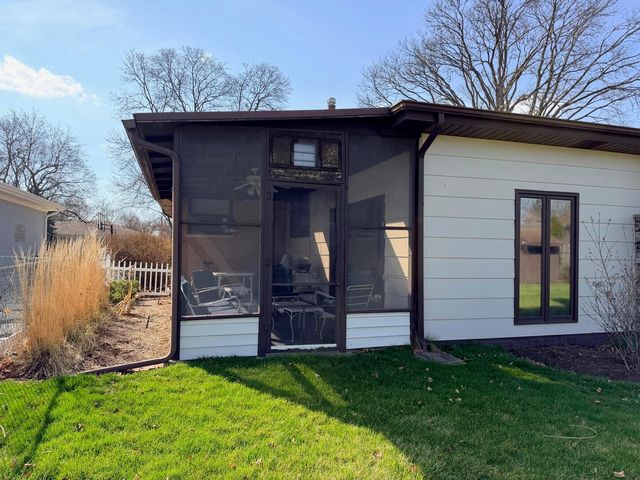 431 S Rammer Avenue, Arlington Heights, IL 60004